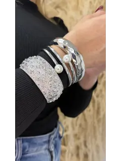 Set de brazaletes estilo chunky en tono dorado y plateado -Adorno de perla y circones