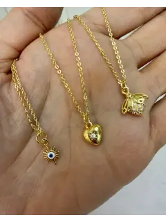 Collares con dijes de abeja decorada con circones, corazón circones en el medio y ojo turco