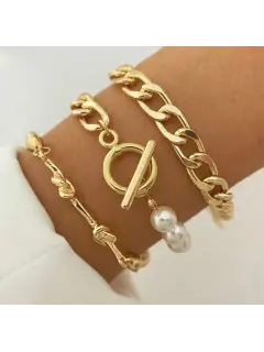 Set de pulseras con perlas blancas - tipo retro.