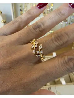 Anillo abierto con diseño de hoja con circones