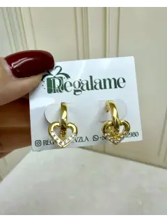 Aretes pequeños de corazón dorados con circones