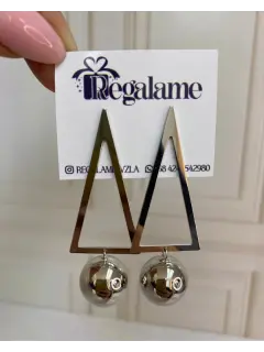 Zarcillo triangular - Tipo bolita de rodio