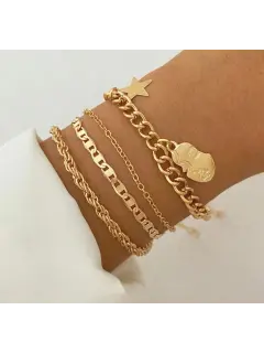 Set de pulseras con dije de estrella y  figura abstracta. Casual