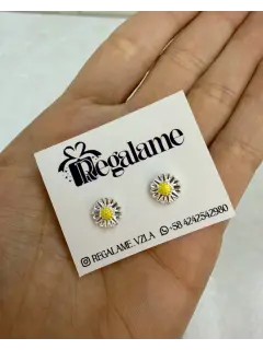 Zarcillo con diseño flor de margarita - Rodio