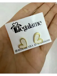 Zarcillos en forma de corazón - Blanco con bordes dorado