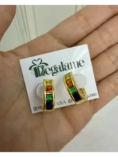 Argollas doradas con circones rectangulares de colores