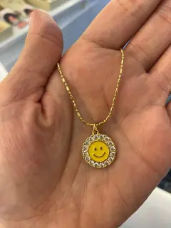 Collar  con dije carita feliz