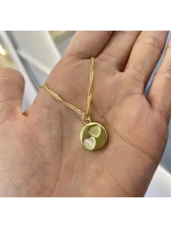 Collar con incrustaciones de nácar