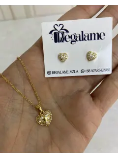 Set de collar + Zarcillo con dije de corazón con incrustaciones de circones. Serie#CO33