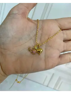 Collar doble dije - Corazón y Cereza. Color dorado con destellos morado