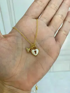 Collar - Dije de mariposa con circones y corazón tipo candado. Serie #CO031